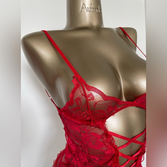 Small Lingerie Set - Picture 2 of 9